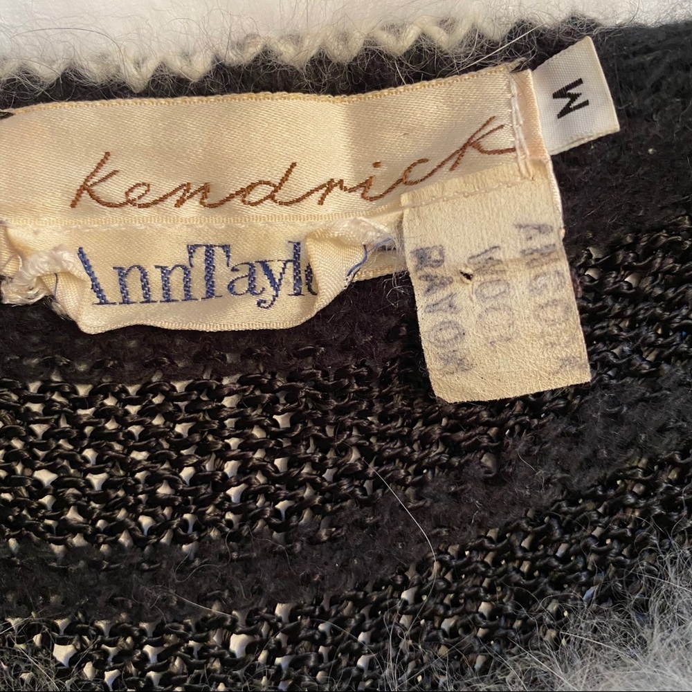 VINTAGE ANN TAYLOR KENDRICK SWEATER SCOOP NECK BLACK WHITE SLEEVELESS Size M - Picture 8 of 8